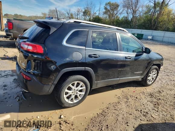 2016 Jeep Cherokee Latitude с VIN 1C4PJMCS4GW122464, выставлен на аукционе Copart как лот 89687455 с пробегом 121 404 миль миль и Чистый • Clean title. История ставок и продаж доступна на DreamBid. Изображение 3.