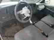 2002 Chevrolet Silverado 1500 z VIN 1GCEC14WX2Z172312, wystawiony jako Copart lot #58172345 z przebiegiem 255 049 mil mil oraz Szkoda całkowita • Salvage title. Historia ofert i sprzedaży dostępna na DreamBid. Obrazek 8.