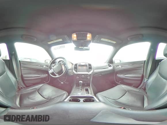 2014 Chrysler 300 C z VIN 2C3CCAKT1EH306147, wystawiony jako Copart lot #60062375 z przebiegiem 110 490 mil mil oraz Czysty tytuł • Clean title. Historia ofert i sprzedaży dostępna na DreamBid. Obrazek 14.