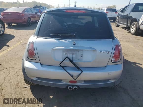 2006 MINI Hardtop S с VIN WMWRE33586TJ37385, выставлен на аукционе Copart как лот 86484315 с пробегом 78 669 миль миль и Списание • Salvage title. История ставок и продаж доступна на DreamBid. Изображение 6.