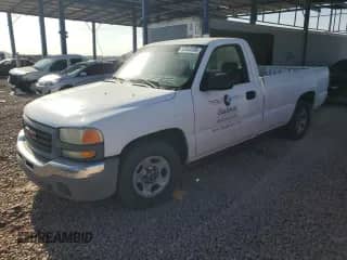 2004 GMC Sierra 1500 SLE z VIN 1GTEC14T54Z278370, wystawiony jako Copart lot #53563595 z przebiegiem 256 163 mil mil oraz Szkoda całkowita • Salvage title. Historia ofert i sprzedaży dostępna na DreamBid. Obrazek 1.