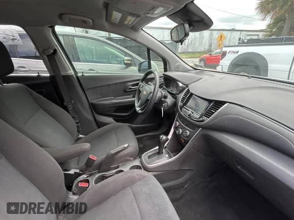 2020 Chevrolet Trax LS с VIN KL7CJKSB7LB052283, выставлен на аукционе Copart как лот 84976815 с пробегом 70 819 миль миль и Чистый • Clean title. История ставок и продаж доступна на DreamBid. Изображение 5.