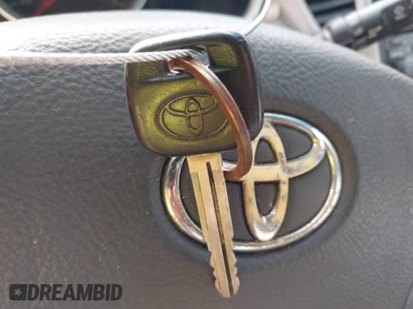 2006 Toyota Highlander with VIN JTEGP21A960104326, listed as a IAAI auction lot 42678274 with 268,626 mi miles and . Bid and sale history available at DreamBid. Image 11.