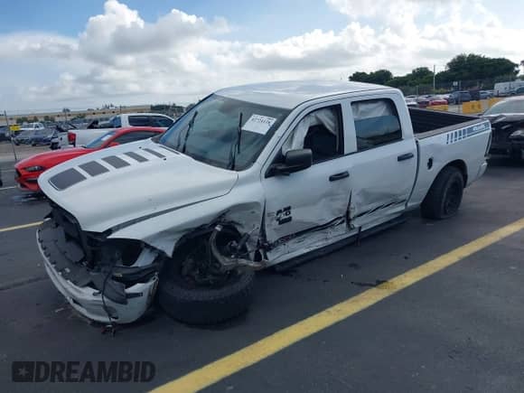 2020 Ram 1500 Tradesman z VIN 3C6RR7KT6LG131857, wystawiony jako IAAI lot #42724128 z przebiegiem 82 665 mil mil oraz . Historia ofert i sprzedaży dostępna na DreamBid. Obrazek 17.