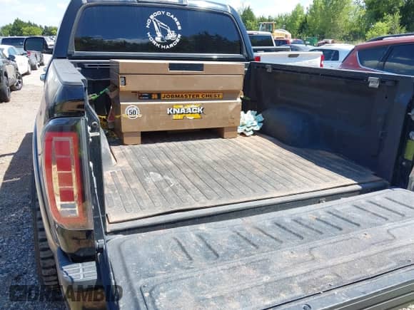 2015 Toyota Tundra Platinum с VIN 5TFAW5F1XFX439058, выставлен на аукционе IAAI как лот 43067362 с пробегом 160 102 миль миль и . История ставок и продаж доступна на DreamBid. Изображение 17.