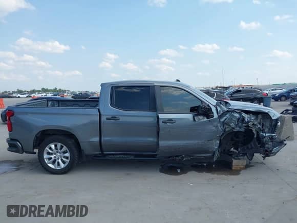 2020 Chevrolet Silverado 1500 Custom z VIN 3GCPWBEF2LG302881, wystawiony jako IAAI lot #43100349 z przebiegiem 89 376 mil mil oraz . Historia ofert i sprzedaży dostępna na DreamBid. Obrazek 13.