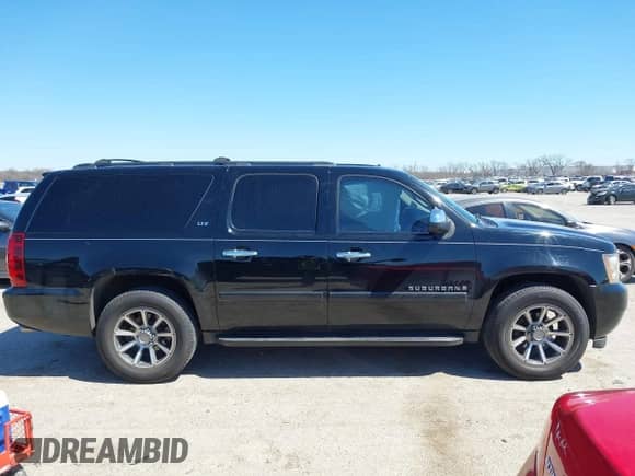 2008 Chevrolet Suburban 2LT z VIN 3GNFK16368G215490, wystawiony jako IAAI lot #41849979 z przebiegiem 195 184 mil mil oraz . Historia ofert i sprzedaży dostępna na DreamBid. Obrazek 13.
