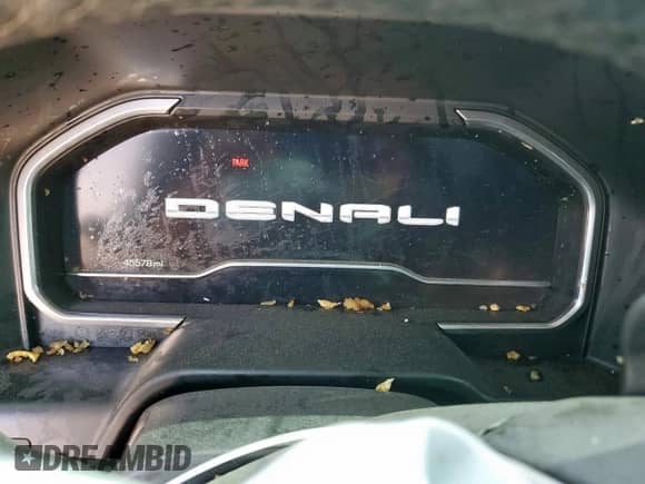 2023 GMC Sierra 1500 Denali z VIN 3GTUUGED6PG166328, wystawiony jako Copart lot #61759895 z przebiegiem 45 578 mil mil oraz Szkoda całkowita • Salvage title. Historia ofert i sprzedaży dostępna na DreamBid. Obrazek 9.