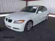 2007 BMW 3 Series 328i z VIN WBAVC53557FZ80461, wystawiony jako IAAI lot #43567151 z przebiegiem Nie podano mil oraz . Historia ofert i sprzedaży dostępna na DreamBid. Obrazek 2.