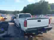 2007 Chevrolet Silverado 2500HD LT3 z VIN 1GCHK23DX7F144198, wystawiony jako IAAI lot #42725125 z przebiegiem 270 886 mil mil oraz . Historia ofert i sprzedaży dostępna na DreamBid. Obrazek 3.