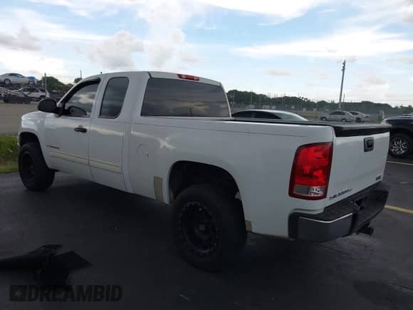 2007 GMC Sierra 1500 SLE1 with VIN 2GTEC19CX71726320, listed as a IAAI auction lot 42475722 with 190,677 mi miles and . Bid and sale history available at DreamBid. Image 3.