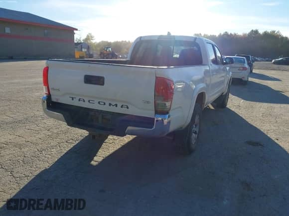 2016 Toyota Tacoma SR5 с VIN 5TFDZ5BN5GX012143, выставлен на аукционе IAAI как лот 43352583 с пробегом 86 812 миль миль и . История ставок и продаж доступна на DreamBid. Изображение 4.