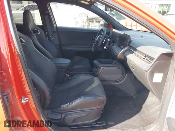 2025 Hyundai Ioniq 5 с VIN KM8KNDA82SU003401, выставлен на аукционе IAAI как лот 41489900 с пробегом 5 990 миль миль и . История ставок и продаж доступна на DreamBid. Изображение 5.