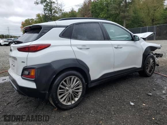 2020 Hyundai Kona SEL z VIN KM8K2CAA5LU593276, wystawiony jako Copart lot #86307065 z przebiegiem 97 737 mil mil oraz Szkoda całkowita • Salvage title. Historia ofert i sprzedaży dostępna na DreamBid. Obrazek 3.