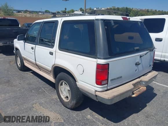 1993 Ford Explorer Eddie Bauer z VIN 1FMDU32X5PUD94496, wystawiony jako IAAI lot #42494424 z przebiegiem 26 047 mil mil oraz . Historia ofert i sprzedaży dostępna na DreamBid. Obrazek 3.