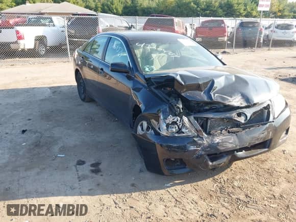 2010 Toyota Camry LE z VIN 4T4BF3EK8AR077858, wystawiony jako IAAI lot #43204574 z przebiegiem 102 122 mil mil oraz . Historia ofert i sprzedaży dostępna na DreamBid. Obrazek 1.