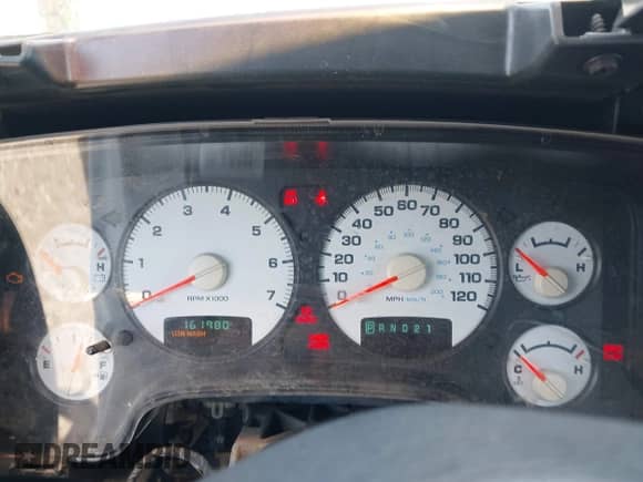 2002 Dodge 1500 z VIN 1D7HU16N52J190963, wystawiony jako IAAI lot #41975140 z przebiegiem 181 980 mil mil oraz . Historia ofert i sprzedaży dostępna na DreamBid. Obrazek 7.