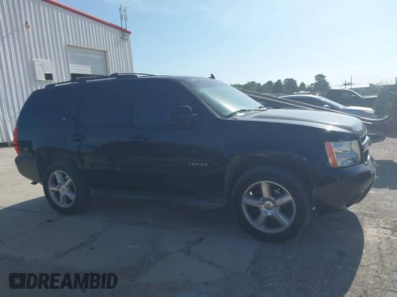 2011 Chevrolet Tahoe LT z VIN 1GNSCBE09BR140039, wystawiony jako IAAI lot #42728213 z przebiegiem 229 460 mil mil oraz . Historia ofert i sprzedaży dostępna na DreamBid. Obrazek 13.