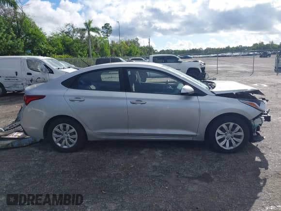 2018 Hyundai Accent SE z VIN 3KPC24A38JE021498, wystawiony jako IAAI lot #43391625 z przebiegiem 96 326 mil mil oraz . Historia ofert i sprzedaży dostępna na DreamBid. Obrazek 14.