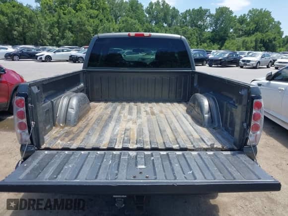 2002 GMC Sierra 1500 SLE с VIN 2GTEC19T521123624, выставлен на аукционе IAAI как лот 42567669 с пробегом 264 545 миль миль и . История ставок и продаж доступна на DreamBid. Изображение 18.