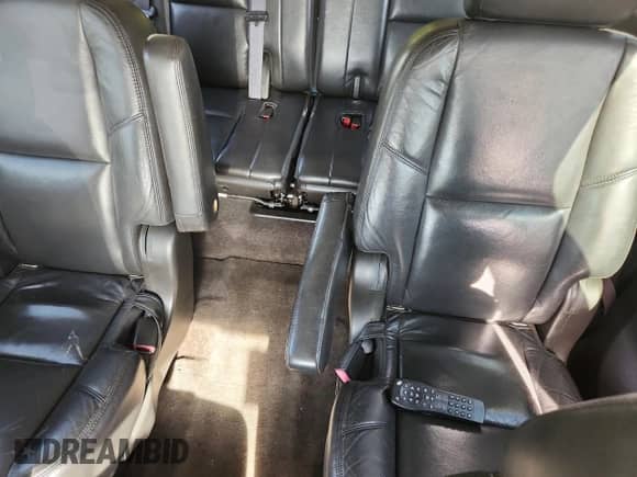 2011 Cadillac Escalade ESV Premium с VIN 1GYS3JEFXBR134946, выставлен на аукционе Copart как лот 90051025 с пробегом 141 139 миль миль и Списание • Salvage title. История ставок и продаж доступна на DreamBid. Изображение 10.