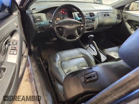 2002 Honda Accord EX z VIN 1HGCG225X2A032045, wystawiony jako Copart lot #69948005 z przebiegiem 324 487 mil mil oraz Szkoda całkowita • Salvage title. Historia ofert i sprzedaży dostępna na DreamBid. Obrazek 8.