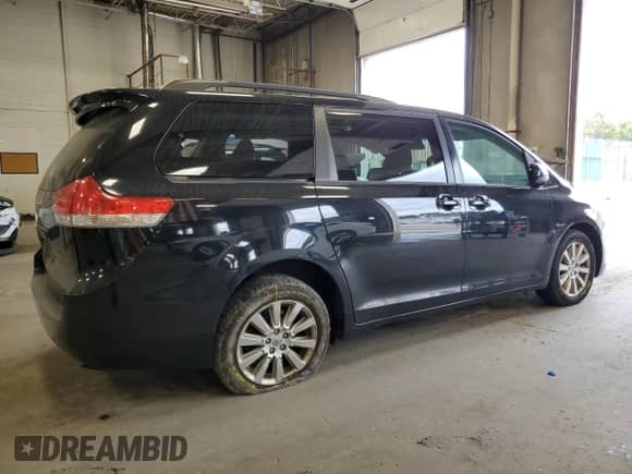 2011 Toyota Sienna LE z VIN 5TDJK3DC1BS017295, wystawiony jako Copart lot #70409435 z przebiegiem 240 660 mil mil oraz Szkoda całkowita • Salvage title. Historia ofert i sprzedaży dostępna na DreamBid. Obrazek 3.