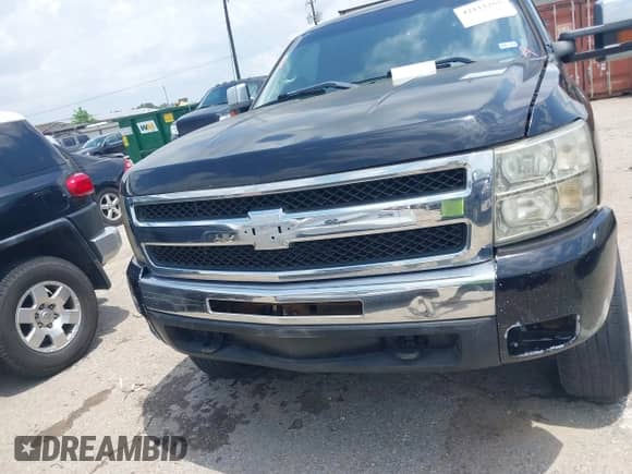 2011 Chevrolet Silverado 1500 LS z VIN 3GCPKREA3BG310821, wystawiony jako IAAI lot #42115265 z przebiegiem 72 891 mil mil oraz . Historia ofert i sprzedaży dostępna na DreamBid. Obrazek 12.