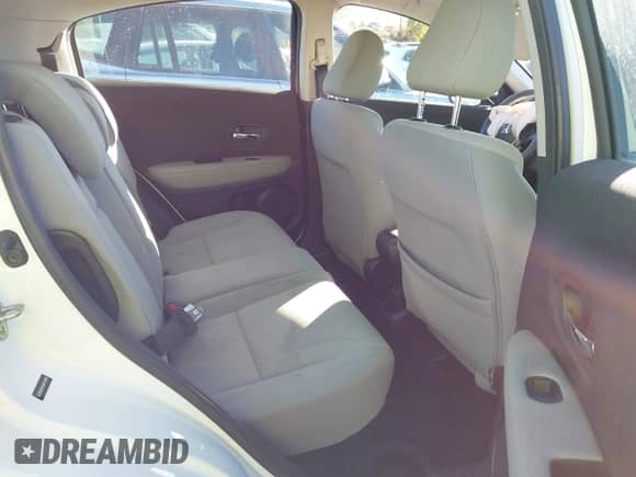 2020 Honda HR-V LX z VIN 3CZRU6H34LM714304, wystawiony jako IAAI lot #43359902 z przebiegiem 54 955 mil mil oraz . Historia ofert i sprzedaży dostępna na DreamBid. Obrazek 8.