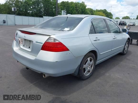 2007 Honda Accord with VIN JHMCN36497C003805, listed as a IAAI auction lot 42741907 with Not provided miles and . Bid and sale history available at DreamBid. Image 4.