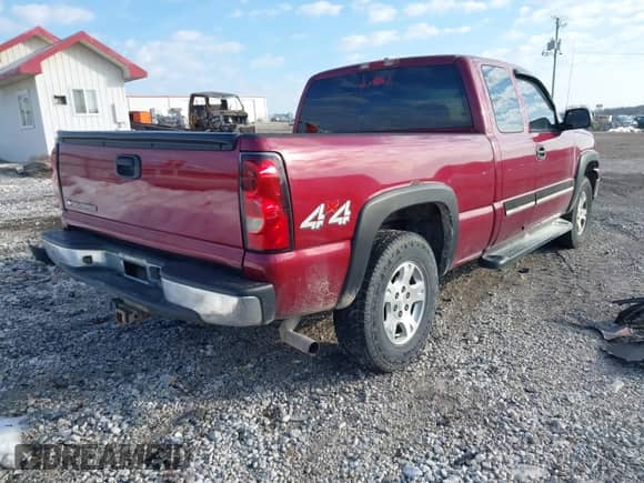 2007 Chevrolet Silverado 1500 Work Truck z VIN 1GCEK19VX7Z205013, wystawiony jako IAAI lot #41279695 z przebiegiem Nie podano mil oraz . Historia ofert i sprzedaży dostępna na DreamBid. Obrazek 4.
