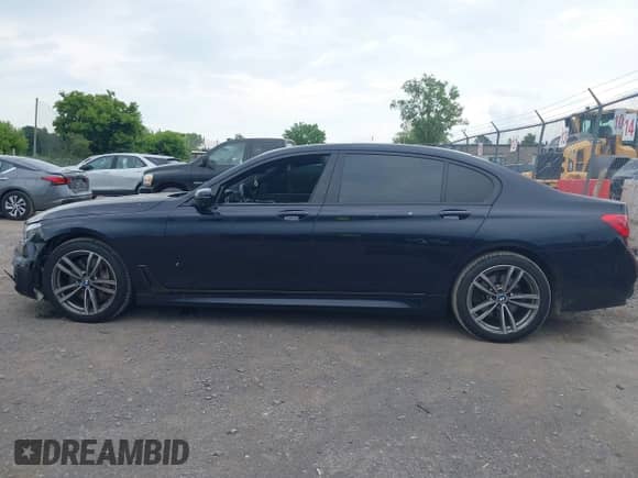 2017 BMW 7 Series ALPINA B7 xDrive with VIN WBA7F2C51HG422066, listed as a IAAI auction lot 42496292 with 118,235 mi miles and . Bid and sale history available at DreamBid. Image 15.