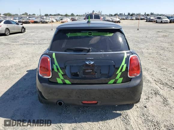 2018 MINI Hardtop Cooper with VIN WMWXP5C54J2G64015, listed as a Copart auction lot 61866865 with 32,927 mi miles and Salvage title. Bid and sale history available at DreamBid. Image 6.