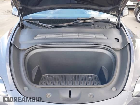2021 Tesla Model Y Long Range with VIN 5YJYGAEE6MF251590, listed as a IAAI auction lot 43066576 with 33,937 mi miles and . Bid and sale history available at DreamBid. Image 10.