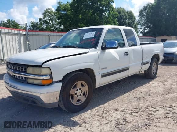 2000 Chevrolet Silverado 1500 LS z VIN 1GCEC19V2YZ307288, wystawiony jako IAAI lot #42575686 z przebiegiem 327 325 mil mil oraz . Historia ofert i sprzedaży dostępna na DreamBid. Obrazek 2.