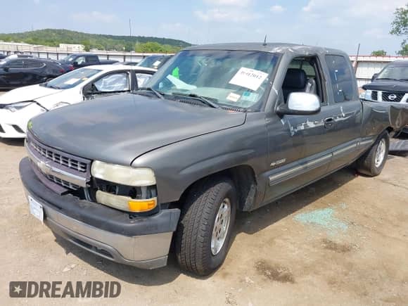 2002 Chevrolet Silverado 1500 LS z VIN 2GCEC19T921110469, wystawiony jako IAAI lot #39912012 z przebiegiem 288 705 mil mil oraz . Historia ofert i sprzedaży dostępna na DreamBid. Obrazek 2.