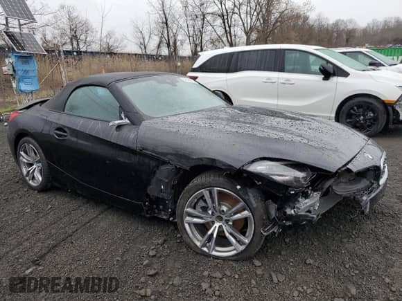 2025 BMW Z4 sDrive30i z VIN WBAHF3C06SWY43759, wystawiony jako Copart lot #52188975 z przebiegiem 1 638 mil mil oraz Szkoda całkowita • Salvage title. Historia ofert i sprzedaży dostępna na DreamBid. Obrazek 4.