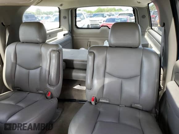 2005 Chevrolet Suburban LS z VIN 3GNFK16Z45G217822, wystawiony jako Copart lot #74721784 z przebiegiem Nie podano mil oraz Nie do naprawy • Non repairable. Historia ofert i sprzedaży dostępna na DreamBid. Obrazek 10.