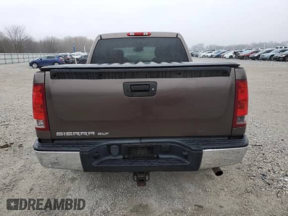 2007 GMC Sierra 1500 z VIN 2GTEK13Y671661974, wystawiony jako Copart lot #43061085 z przebiegiem 193 085 mil mil oraz Czysty tytuł • Clean title. Historia ofert i sprzedaży dostępna na DreamBid. Obrazek 6.