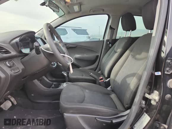 2021 Chevrolet Spark LS z VIN KL8CB6SA0MC703708, wystawiony jako Copart lot #81517775 z przebiegiem 78 939 mil mil oraz Czysty tytuł • Clean title. Historia ofert i sprzedaży dostępna na DreamBid. Obrazek 7.