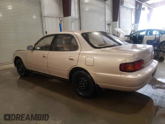 1995 Toyota Camry LE z VIN 4T1SK12E9SU590451, wystawiony jako Copart lot #83832235 z przebiegiem 160 603 mil mil oraz Czysty tytuł • Clean title. Historia ofert i sprzedaży dostępna na DreamBid. Obrazek 2.
