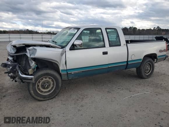 1994 Chevrolet Silverado 2500 z VIN 1GCFK29KXRE300634, wystawiony jako Copart lot #86587344 z przebiegiem 176 571 mil mil oraz Szkoda całkowita • Salvage title. Historia ofert i sprzedaży dostępna na DreamBid. Obrazek 1.