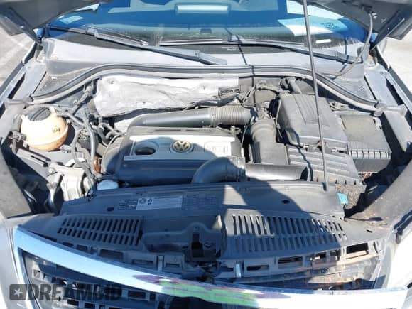 2011 Volkswagen Tiguan S с VIN WVGAV7AX2BW500537, выставлен на аукционе IAAI как лот 42304516 с пробегом 135 432 миль миль и . История ставок и продаж доступна на DreamBid. Изображение 10.