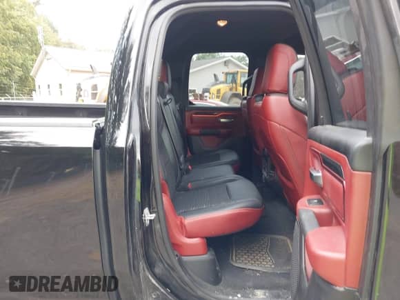 2019 Ram 1500 Rebel z VIN 1C6SRFET2KN705108, wystawiony jako IAAI lot #43163417 z przebiegiem 110 932 mil mil oraz . Historia ofert i sprzedaży dostępna na DreamBid. Obrazek 8.