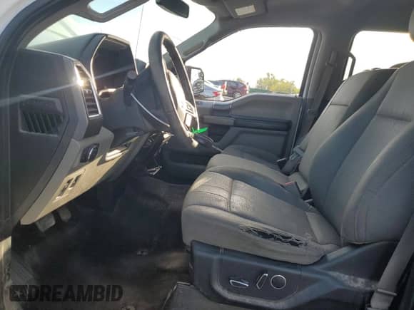 2016 Ford F-150 XLT z VIN 1FTEW1E85GKF28270, wystawiony jako Copart lot #84912875 z przebiegiem 221 513 mil mil oraz Czysty tytuł • Clean title. Historia ofert i sprzedaży dostępna na DreamBid. Obrazek 7.