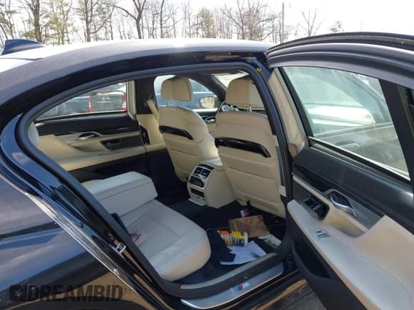 2021 BMW 7 Series 750i xDrive with VIN WBA7U2C05MCF72521, listed as a IAAI auction lot 41763182 with 68,668 mi miles and . Bid and sale history available at DreamBid. Image 8.