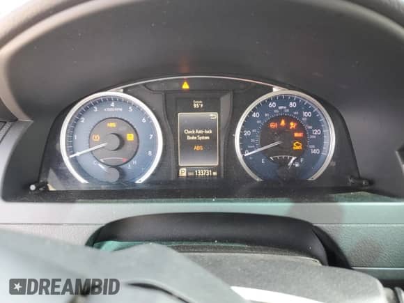 2017 Toyota Camry LE z VIN 4T1BF1FK8HU721849, wystawiony jako Copart lot #81603405 z przebiegiem 133 731 mil mil oraz Szkoda całkowita • Salvage title. Historia ofert i sprzedaży dostępna na DreamBid. Obrazek 9.