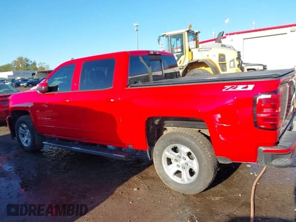 2016 Chevrolet Silverado 1500 LT z VIN 3GCUKREC8GG138278, wystawiony jako IAAI lot #43460002 z przebiegiem 136 579 mil mil oraz . Historia ofert i sprzedaży dostępna na DreamBid. Obrazek 15.