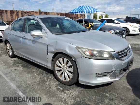 2013 Honda Accord EX-L with VIN 1HGCR2F82DA136109, listed as a Copart auction lot 82430815 with 271,502 mi miles and Salvage title. Bid and sale history available at DreamBid. Image 4.