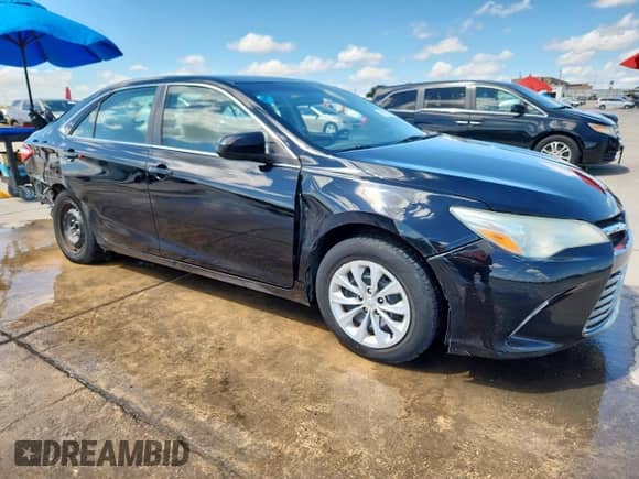 2017 Toyota Camry XLE z VIN 4T1BF1FK6HU769821, wystawiony jako Copart lot #69272995 z przebiegiem 121 113 mil mil oraz Czysty tytuł • Clean title. Historia ofert i sprzedaży dostępna na DreamBid. Obrazek 4.